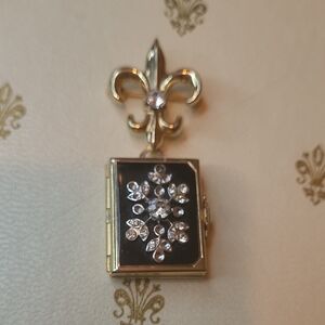 Vintage Coro Fleur-de-lis Brooch With Black Enamel Photo Locket Pendant GUC